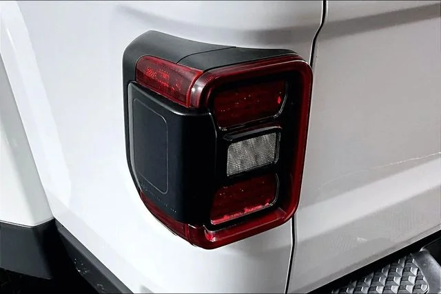 Used 2021 White Jeep Mojave image 22