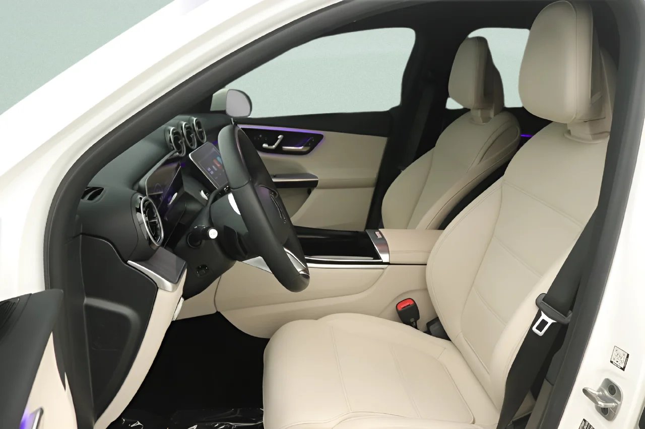 Used 2025 White Mercedes-Benz 350e 4MATIC® Plug in Hybrid image 30