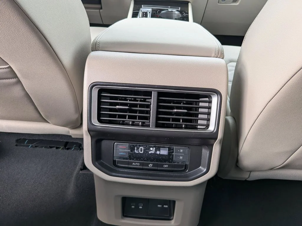 New 2026 Black Volkswagen 2.0T SE w/Technology image 15