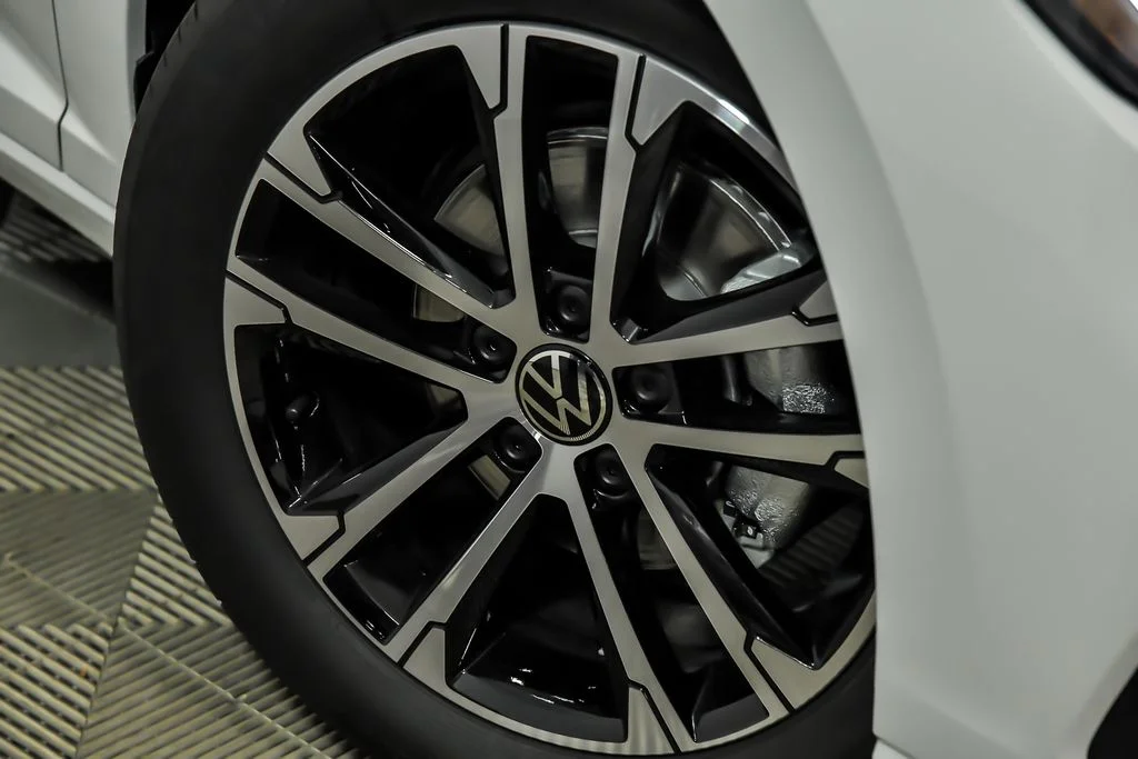 New 2026 White Volkswagen 1.5T Sport image 3
