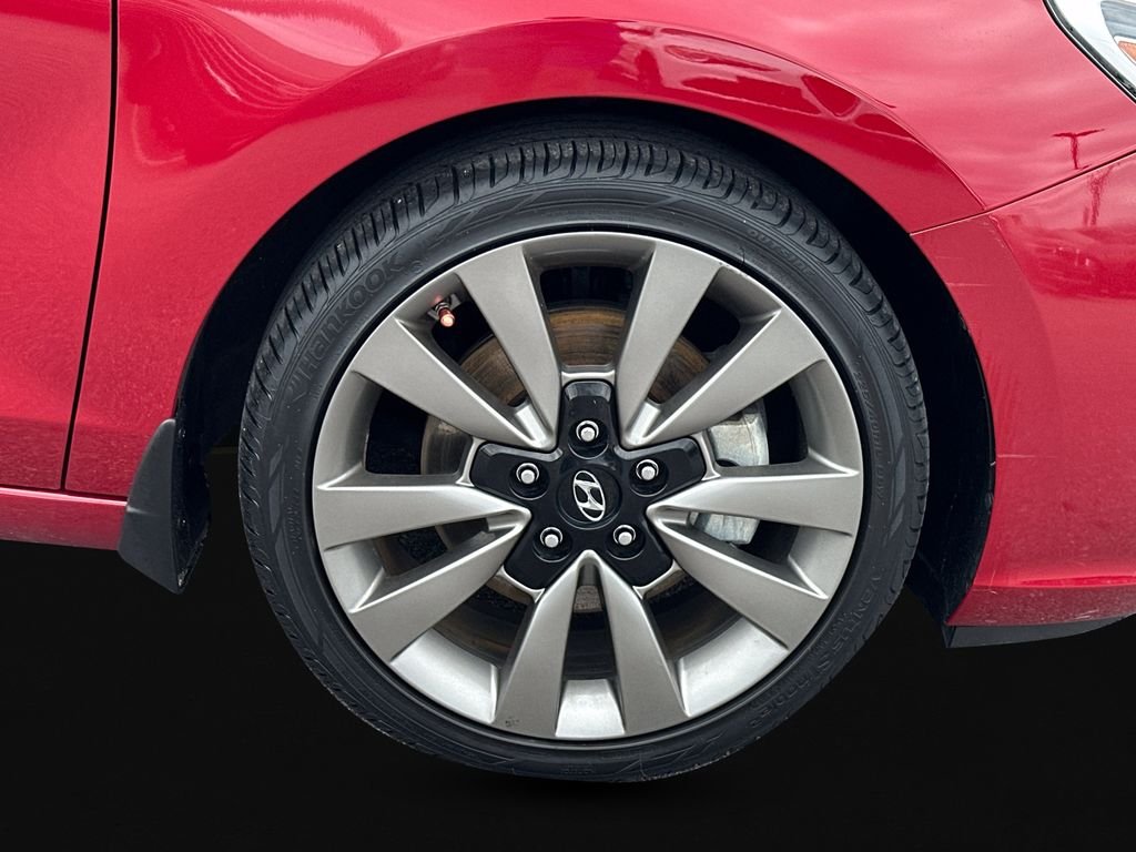 Used 2018 Red Hyundai Sport image 8