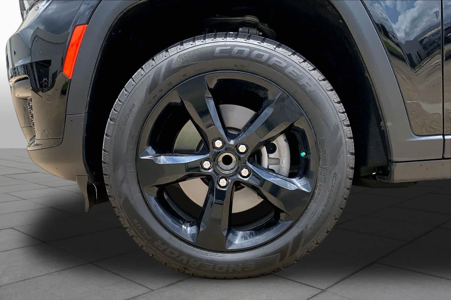 Certified Used 2023 Diamond Black Jeep Altitude image 11