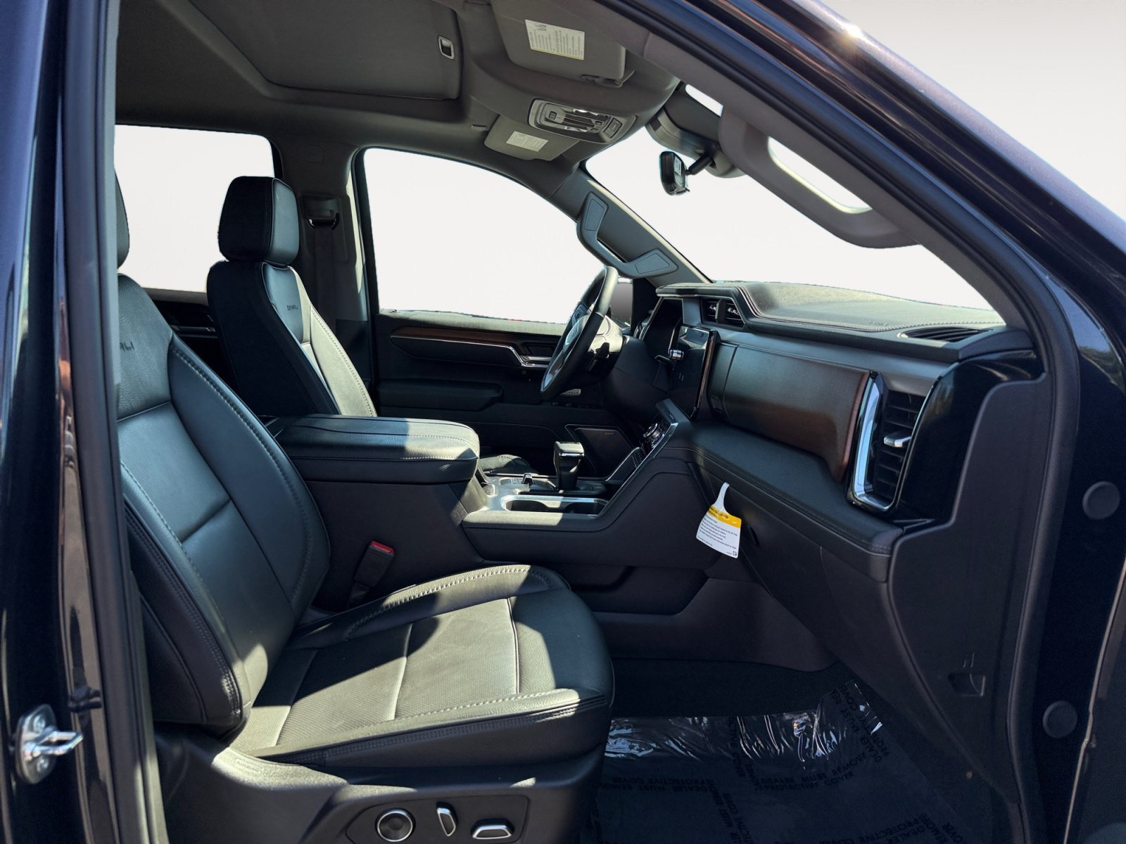 Used 2025 Titanium GMC Denali image 19