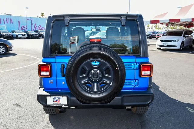 Used 2022 Blue Jeep Sport image 4