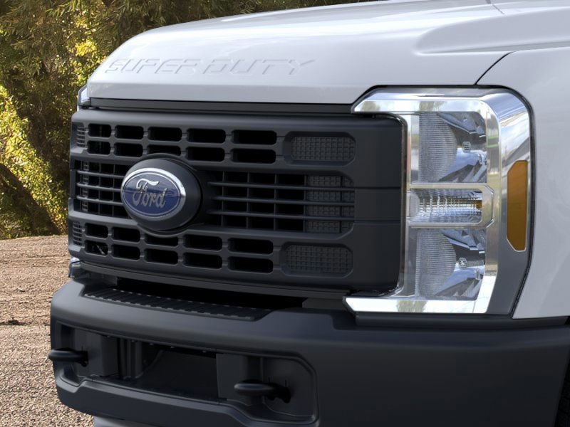 New 2025 Oxford White Ford F-350® XL image 17