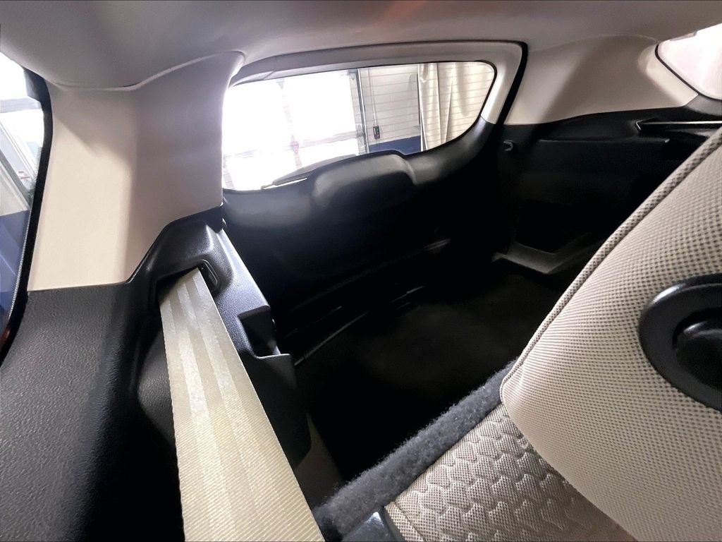Used 2018 Black Ford SE image 17