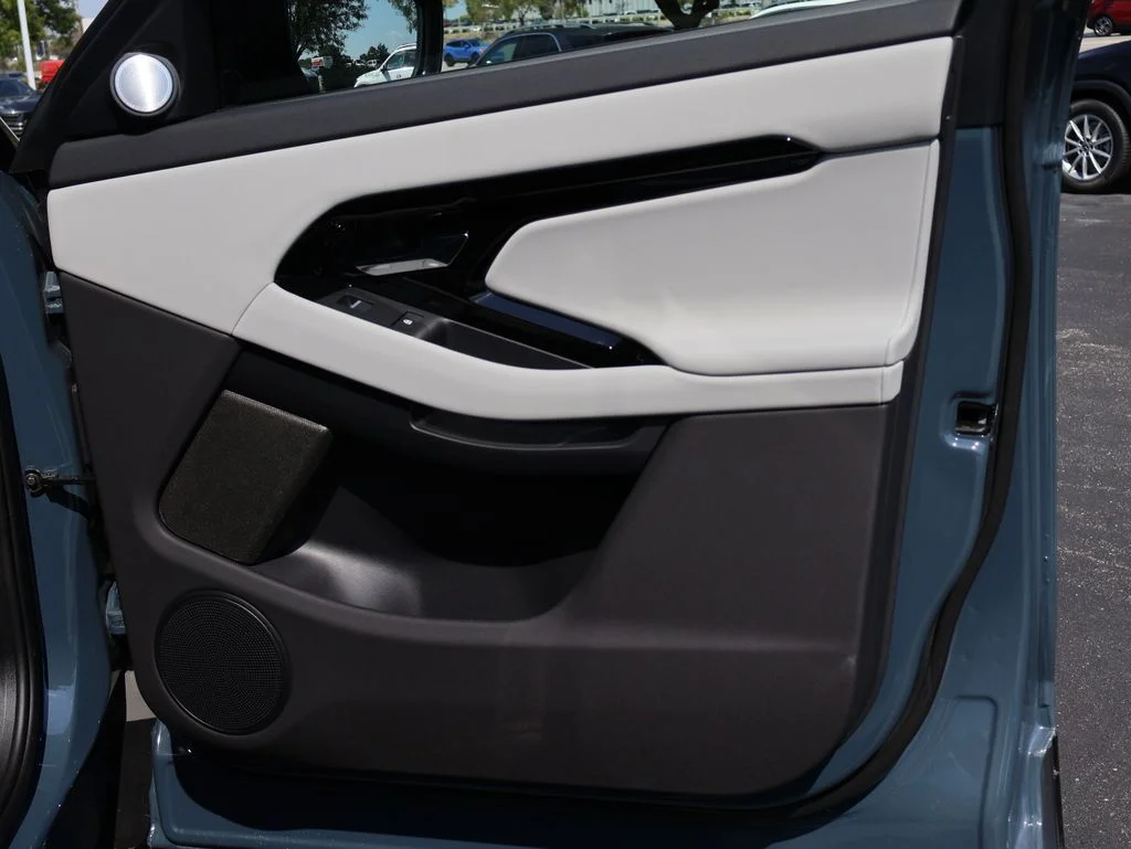 New 2026 Tribeca Blue Metallic Land Rover Hoxton Edition image 11