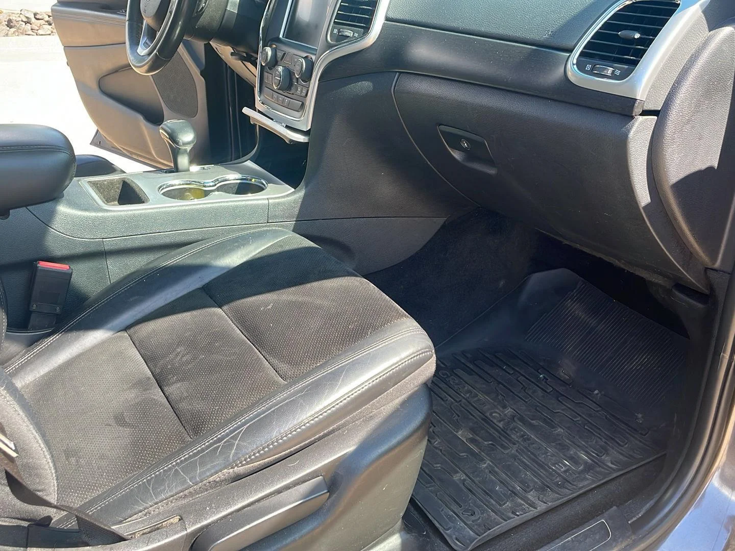 Used 2015 Gray Jeep Altitude image 17