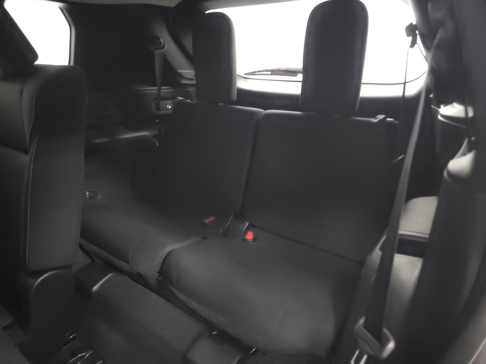 Used 2022 White Mitsubishi ES image 6