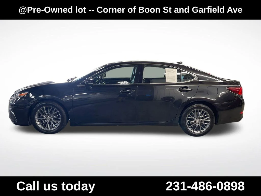 Used 2018  Lexus 350 image 2