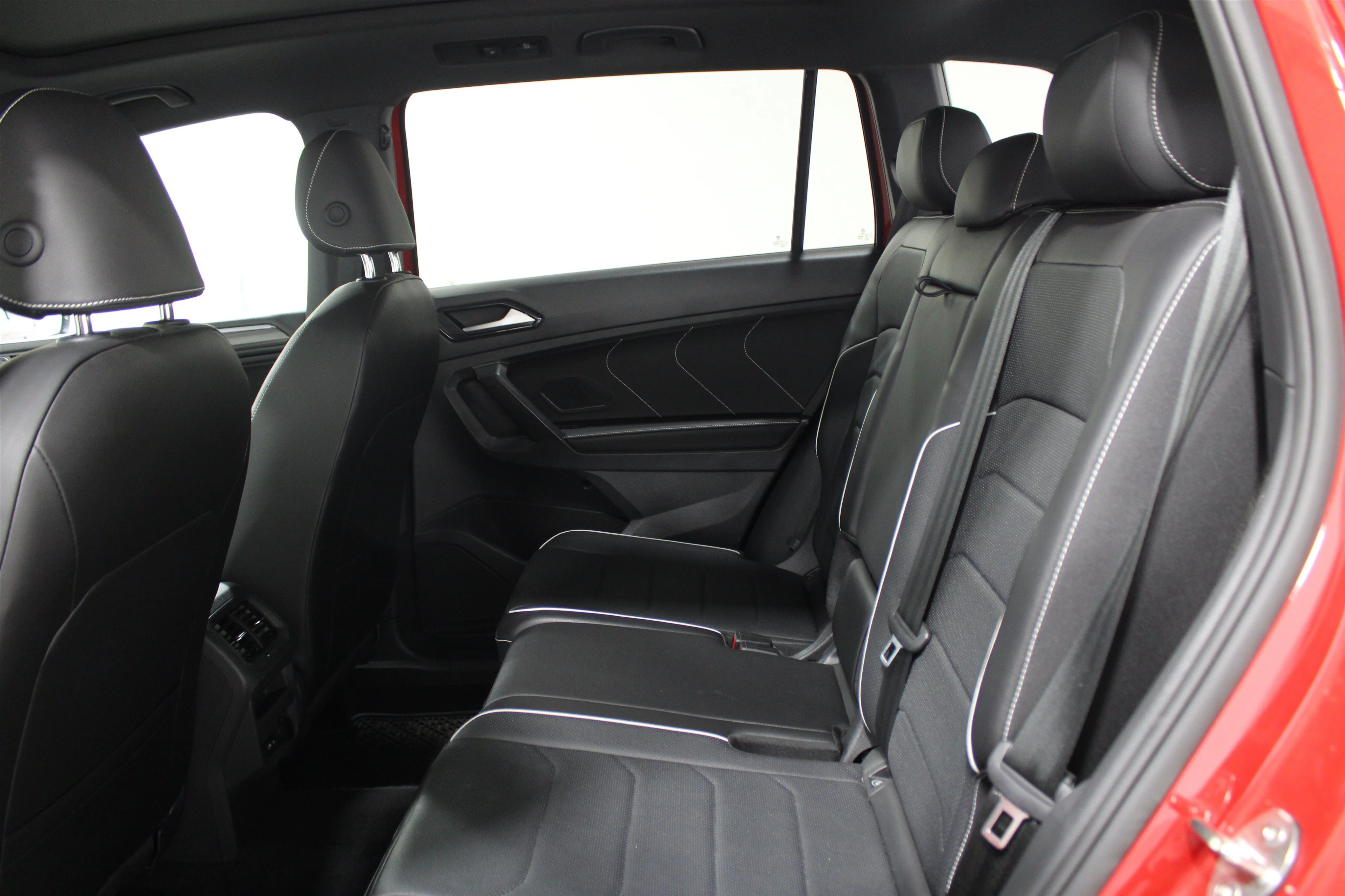 Used 2024 Kings Red Metallic Volkswagen SEL R-Line image 20