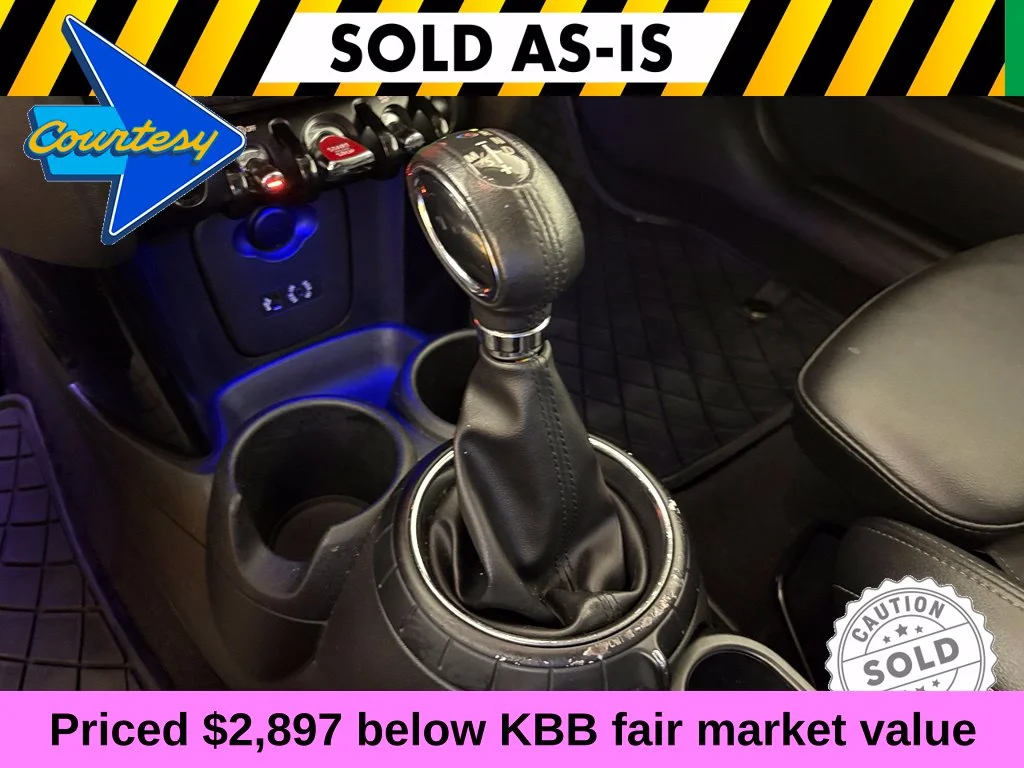 Used 2015 Red MINI Base image 27