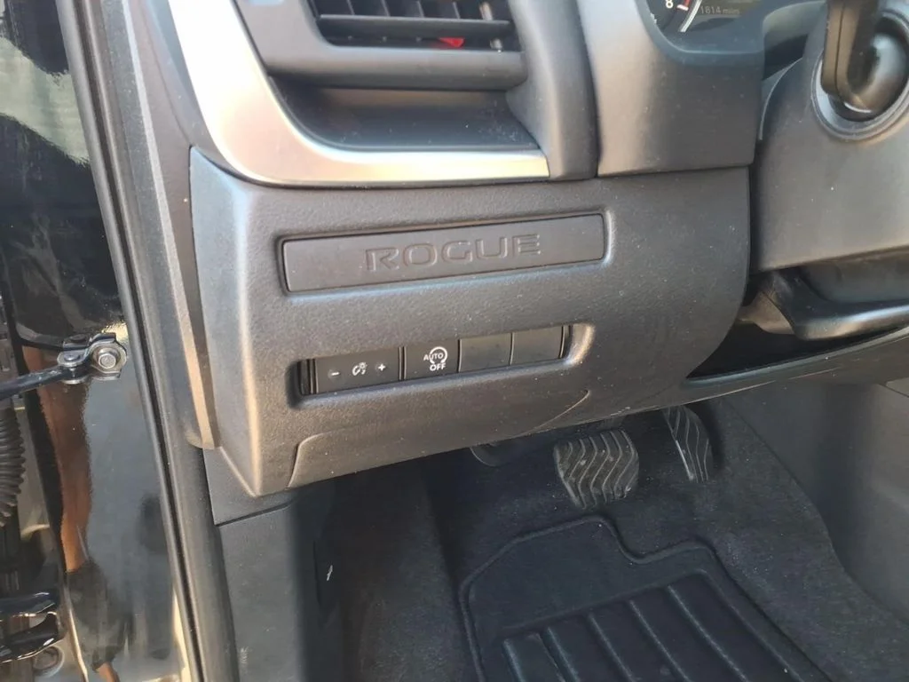 Used 2023 Black Nissan S image 19