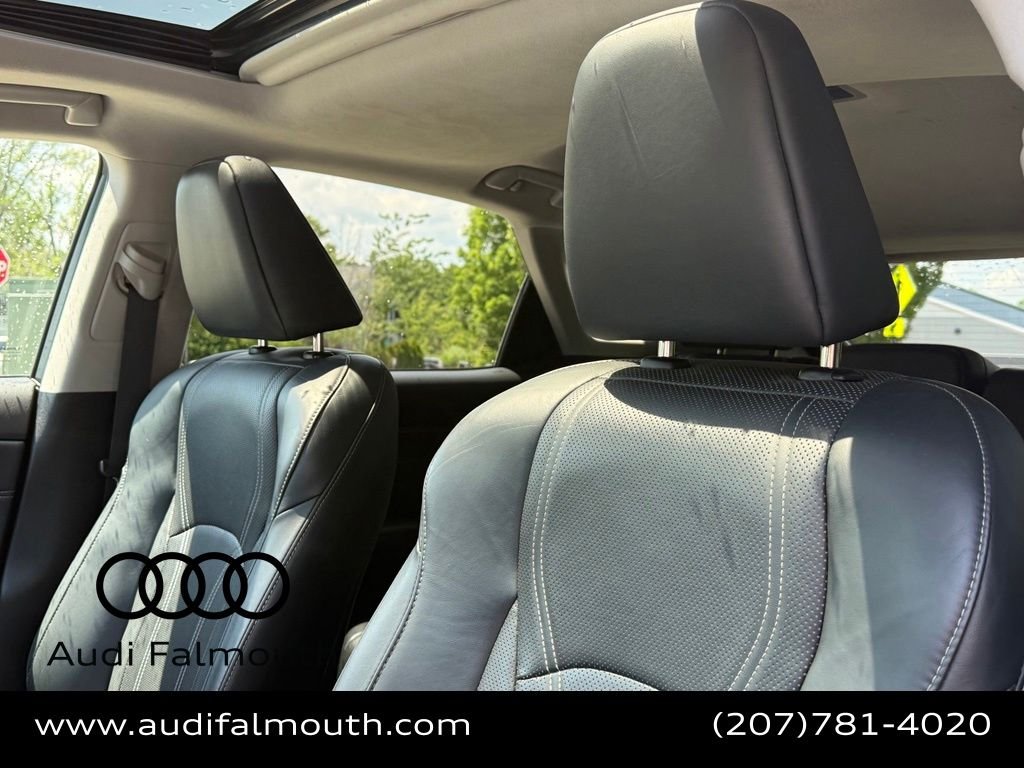 Used 2016 White Lexus 450h image 32
