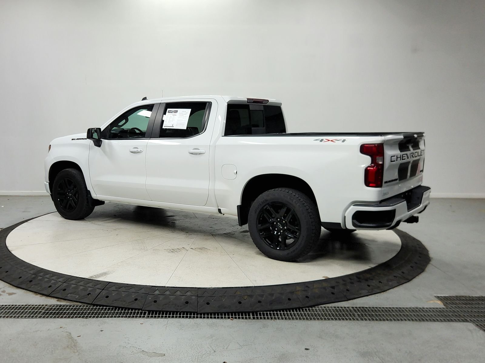 Used 2023 Summit White Chevrolet RST image 6