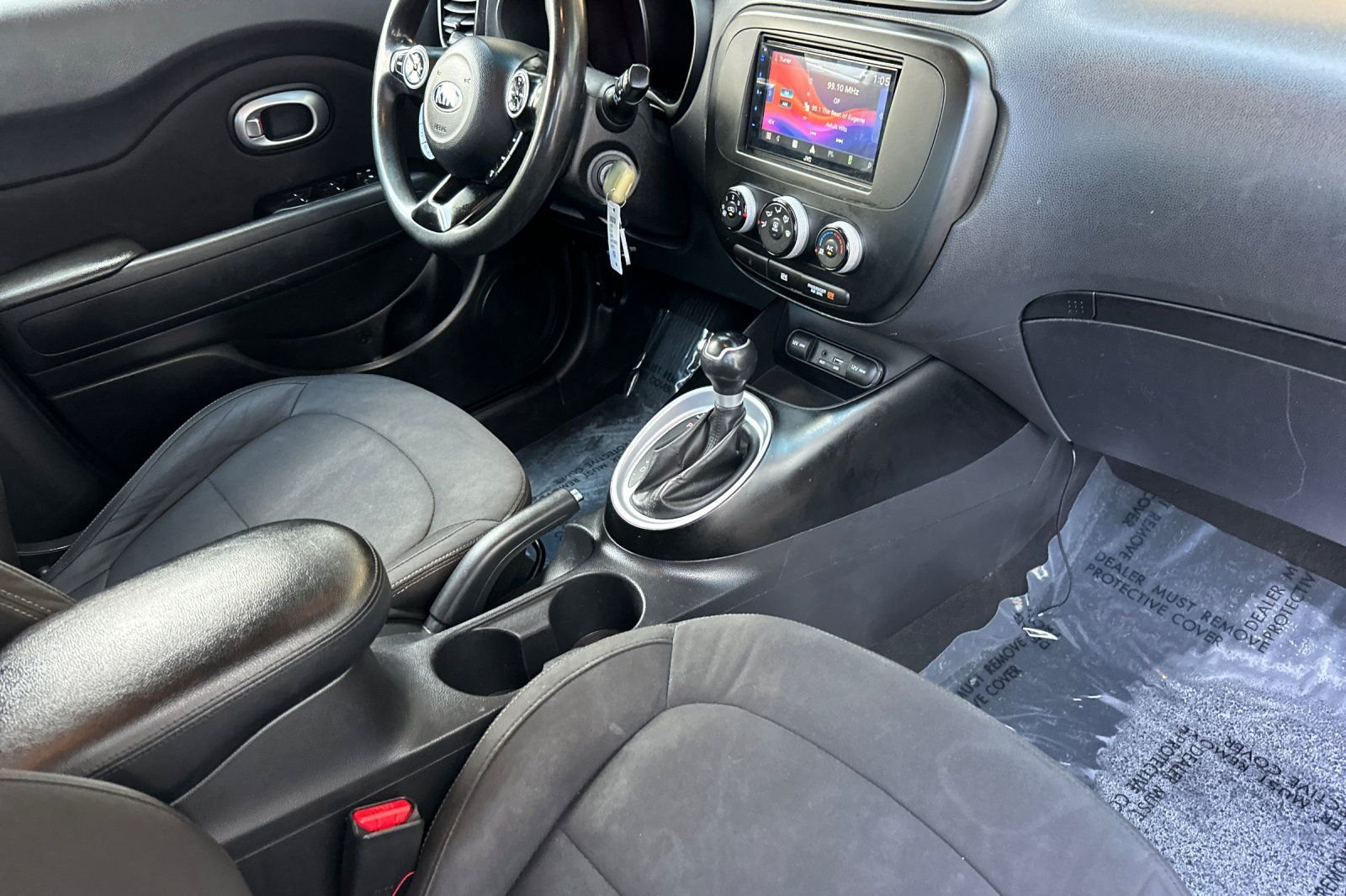 Used 2015 White Kia Base image 17