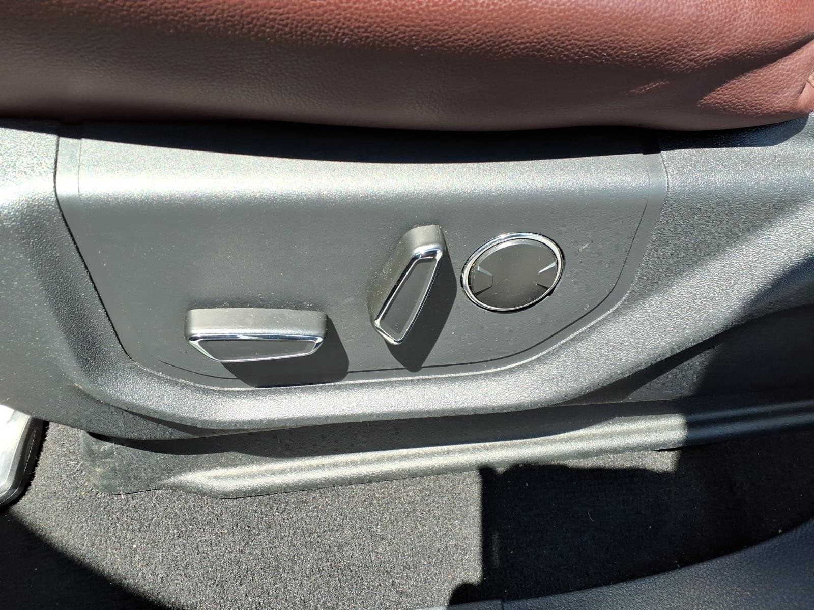 Used 2024  Ford Limited image 11