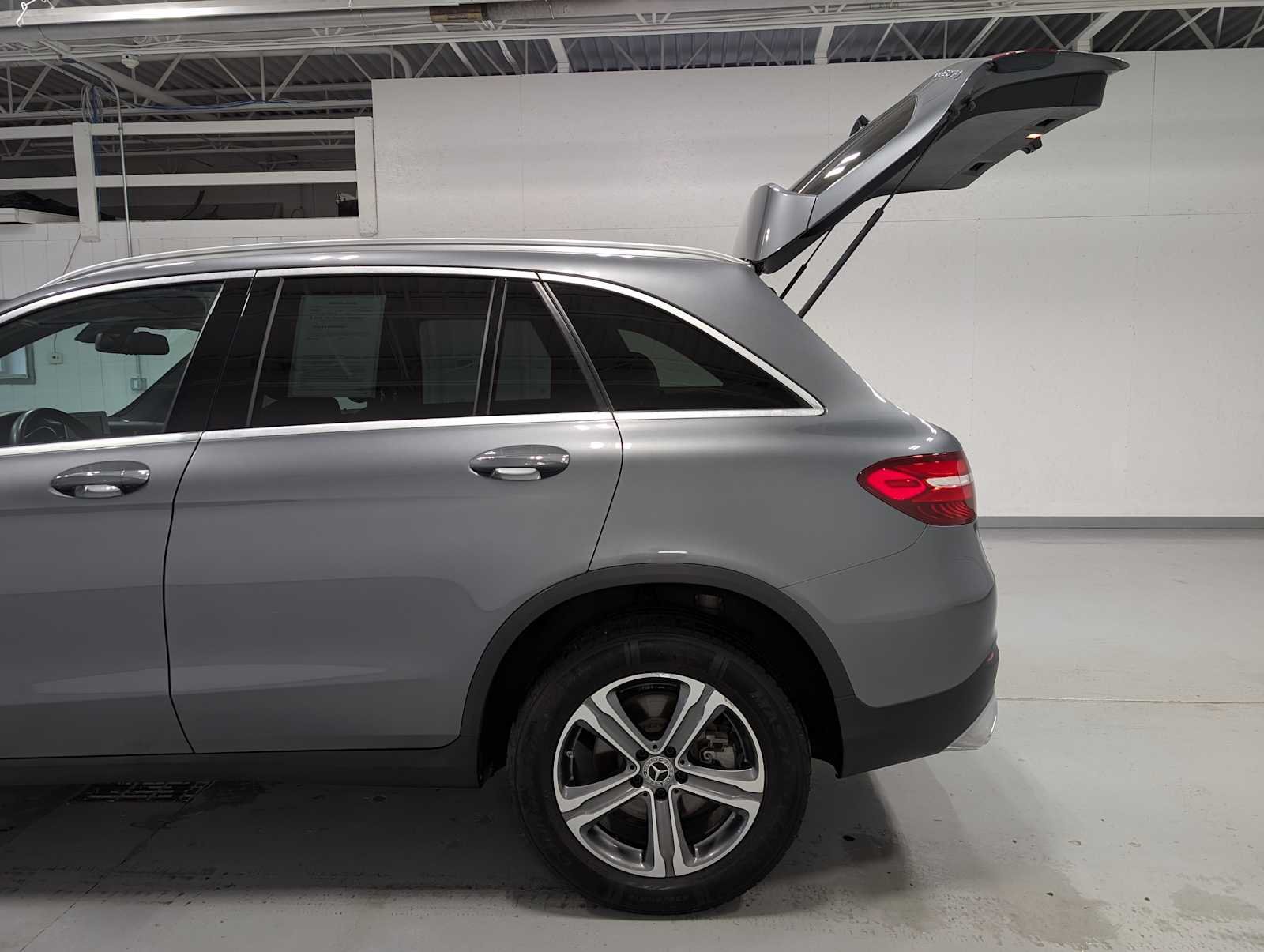Used 2018 Selenite Grey Metallic Mercedes-Benz GLC 300 image 11