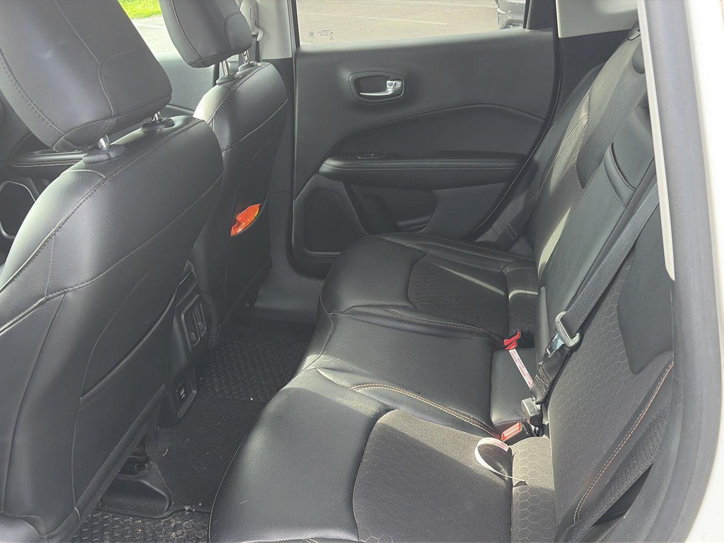 Used 2018 White Clearcoat Jeep Latitude image 8