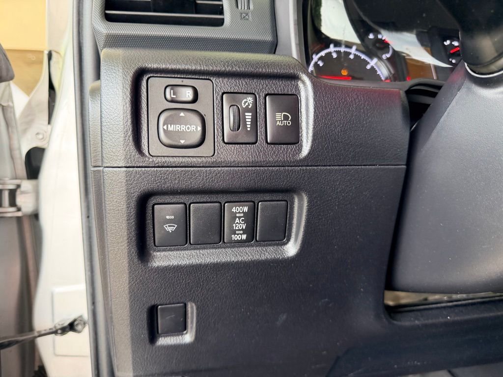 Used 2021 Silver Toyota SR5 image 18