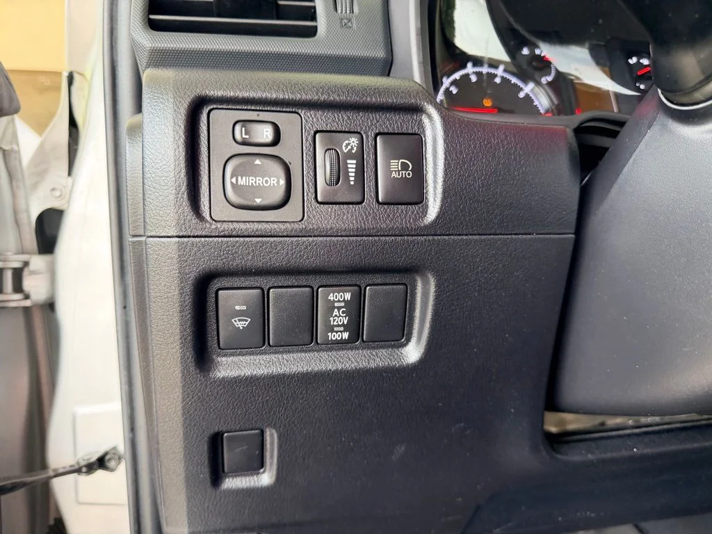 Used 2021 Silver Toyota SR5 image 18