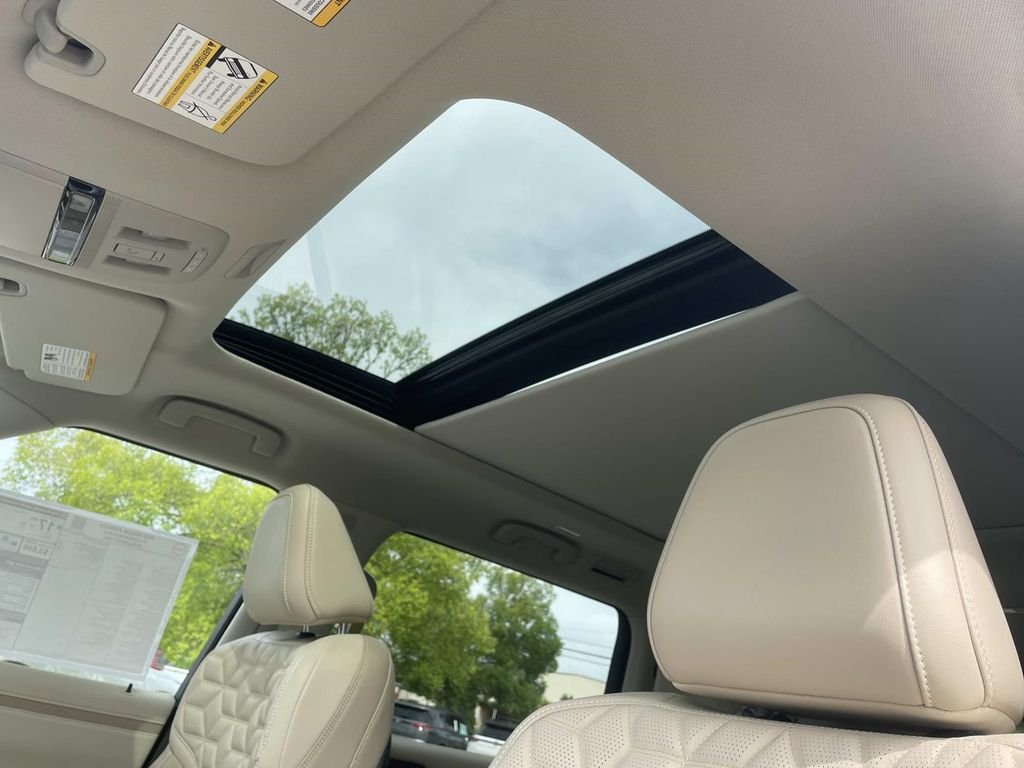New 2026 Alpine Metallic / Super Black Two-tone Nissan Platinum Reserve image 20