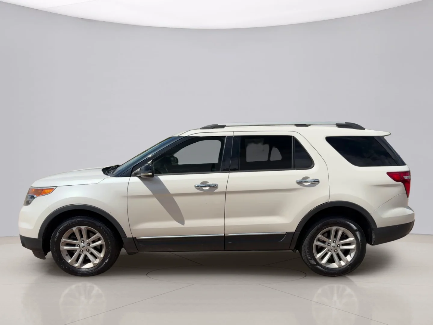Used 2013 White Ford XLT image 2