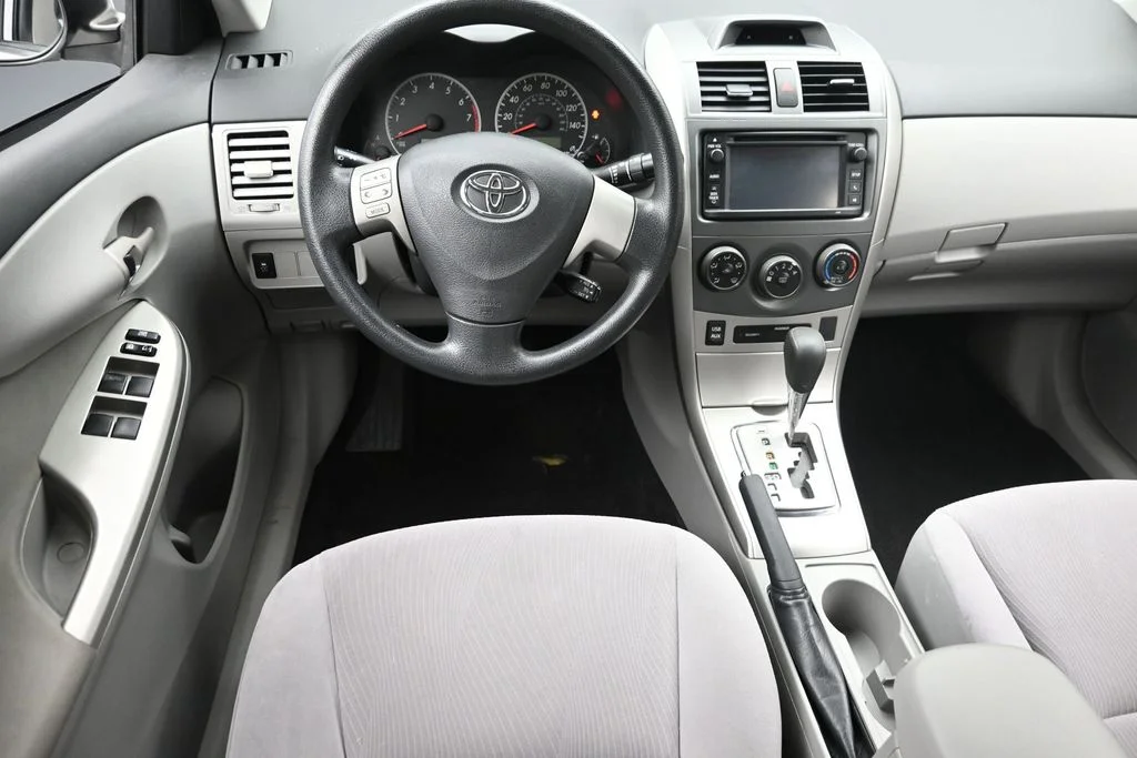 Used 2013 White Toyota LE image 14