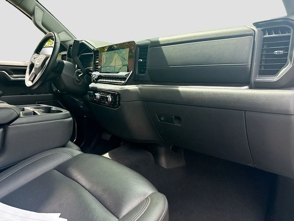 Used 2025 White GMC SLT image 32