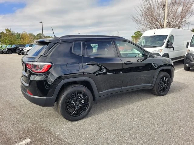 New 2026 Diamond Black Crystal Pearlcoat Jeep Latitude image 12