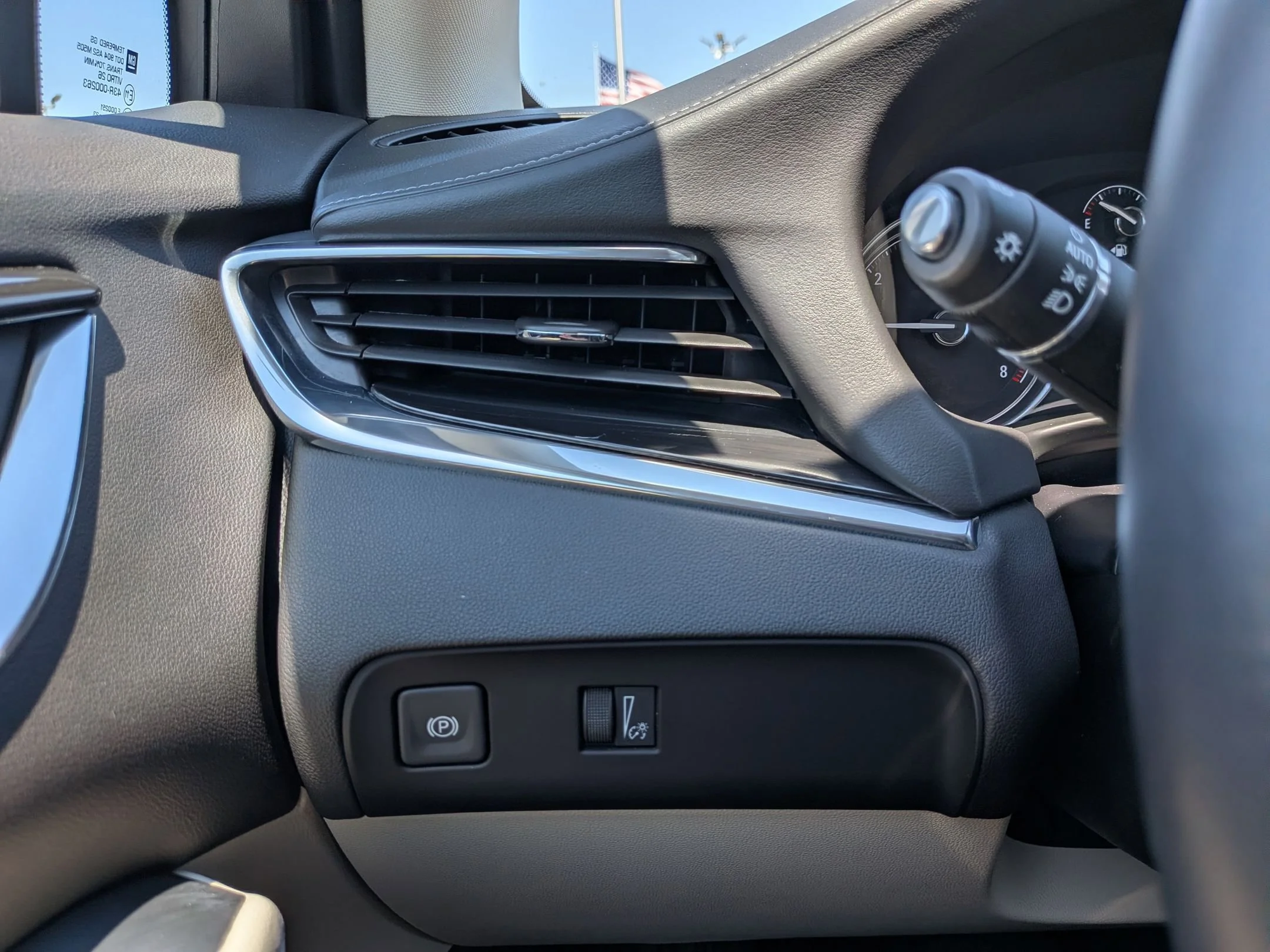 Used 2023 Summit White Buick Essence image 17