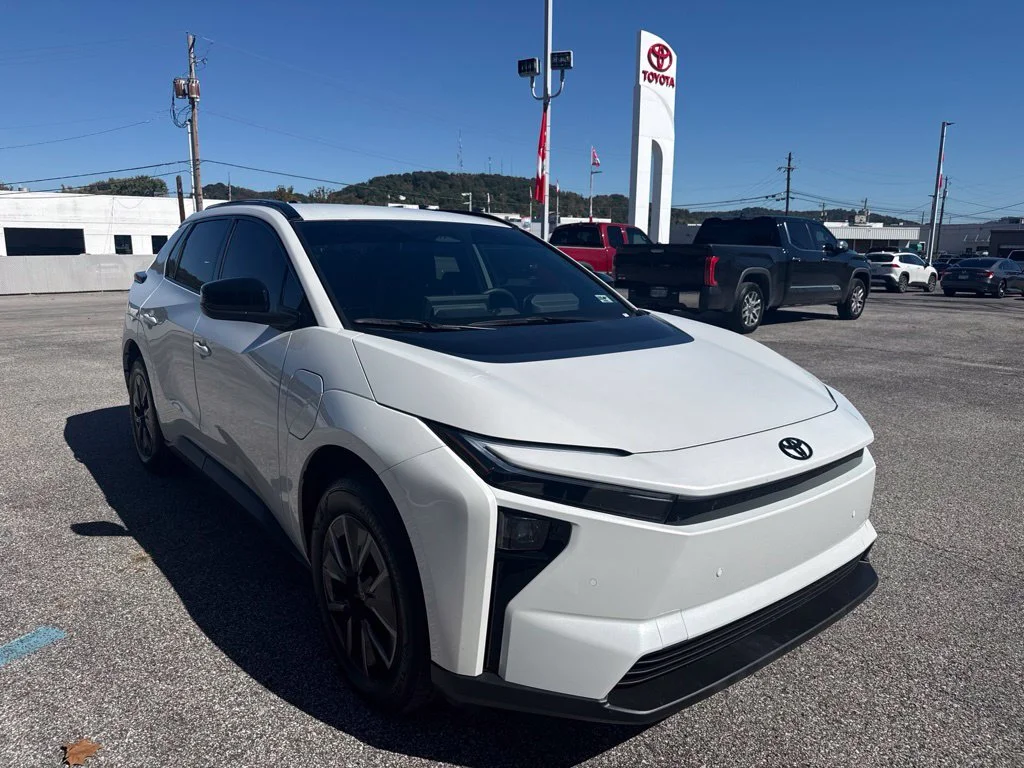 Used 2026 Beige Toyota XLE image 3