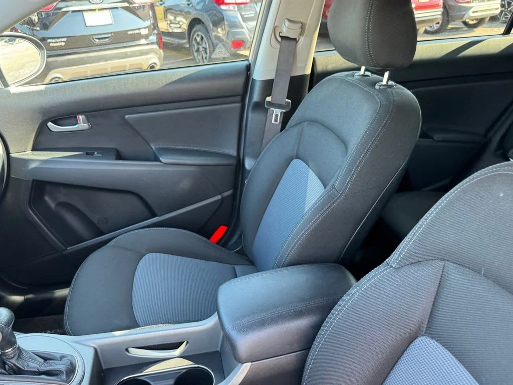 Used 2016 Silver Kia LX image 7