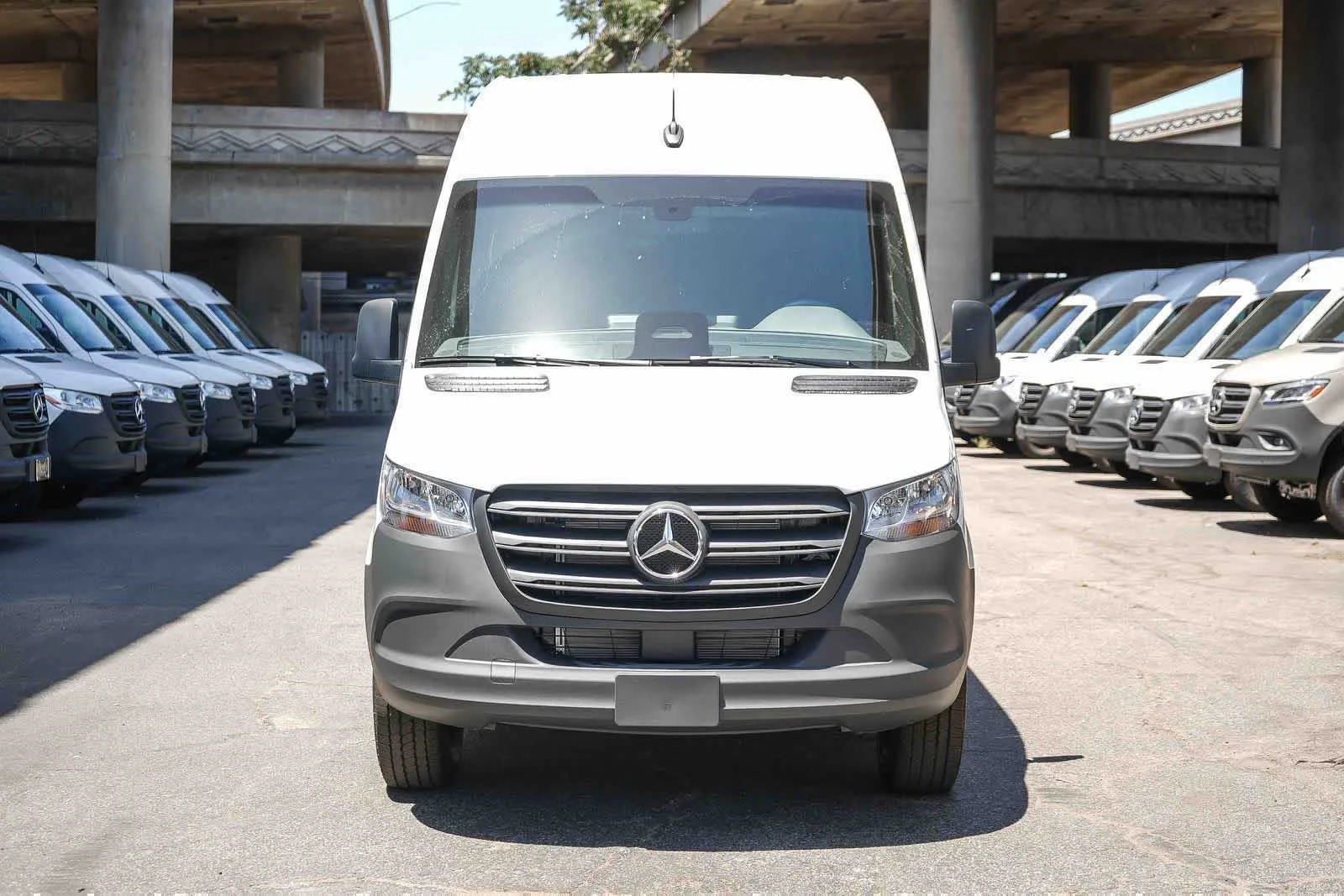 New 2026 Arctic White Mercedes-Benz Cargo 144WB High Roof RWD 2.0L I4 Diesel Turbo SO image 2