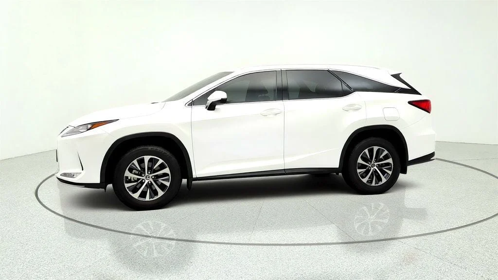 Used 2022 Eminent White Pearl Lexus RX 350L AWD w/ Premium Package & Heated/Ventilated Seats image 8