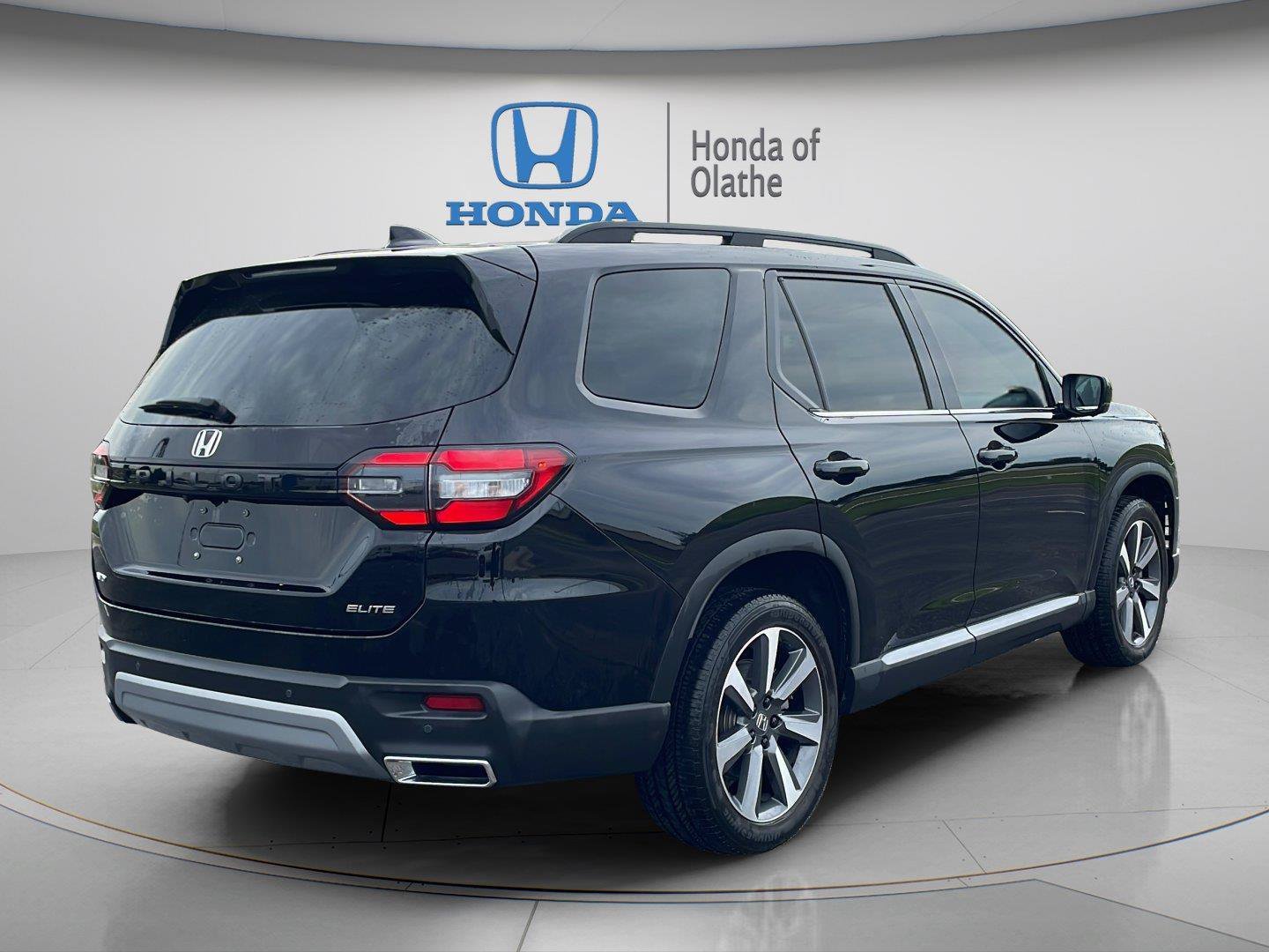 Certified Used 2025 Crystal Black Pearl Honda AWD Elite image 31
