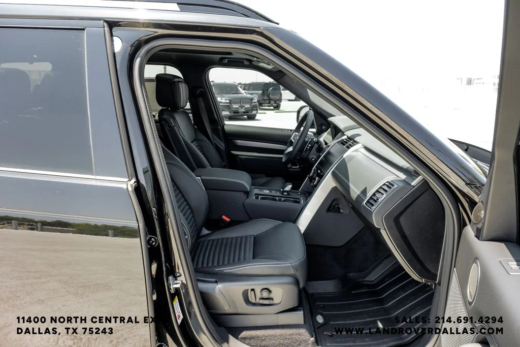 New 2026 Santorini Black Metallic Land Rover Dynamic SE image 37