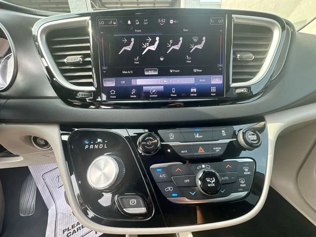Used 2022 White Chrysler Touring L image 20