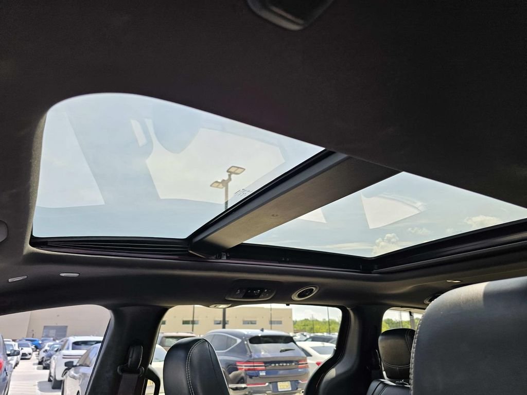 Used 2019 Red Chrysler Limited image 17