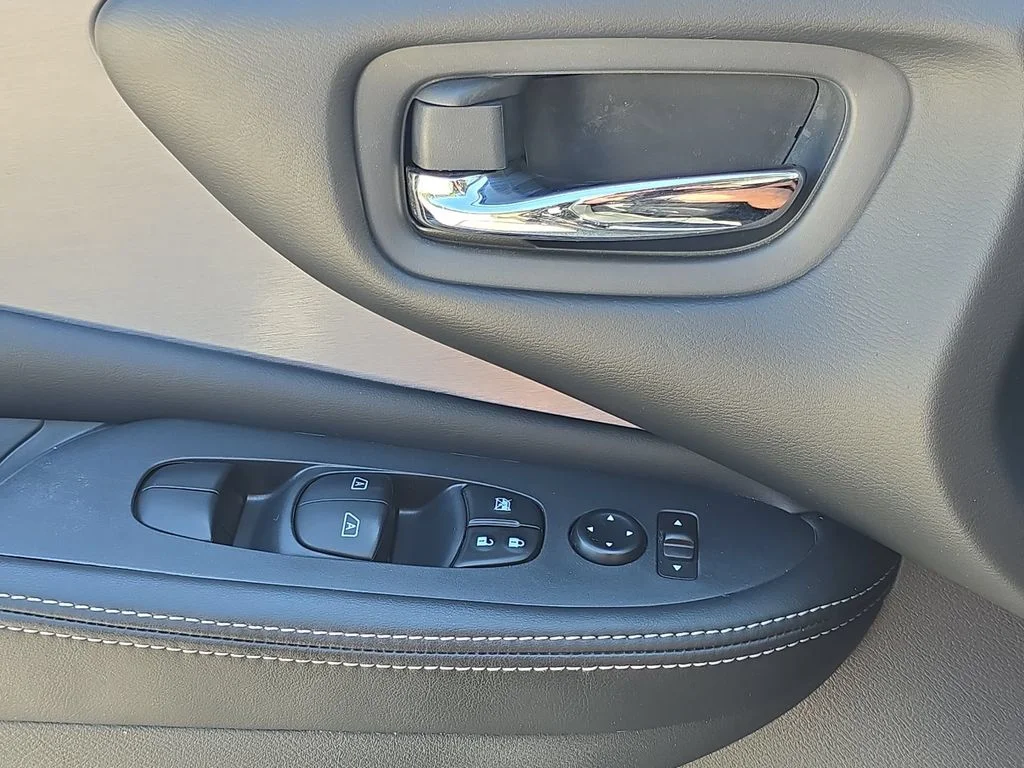 Used 2024  Nissan SV image 24