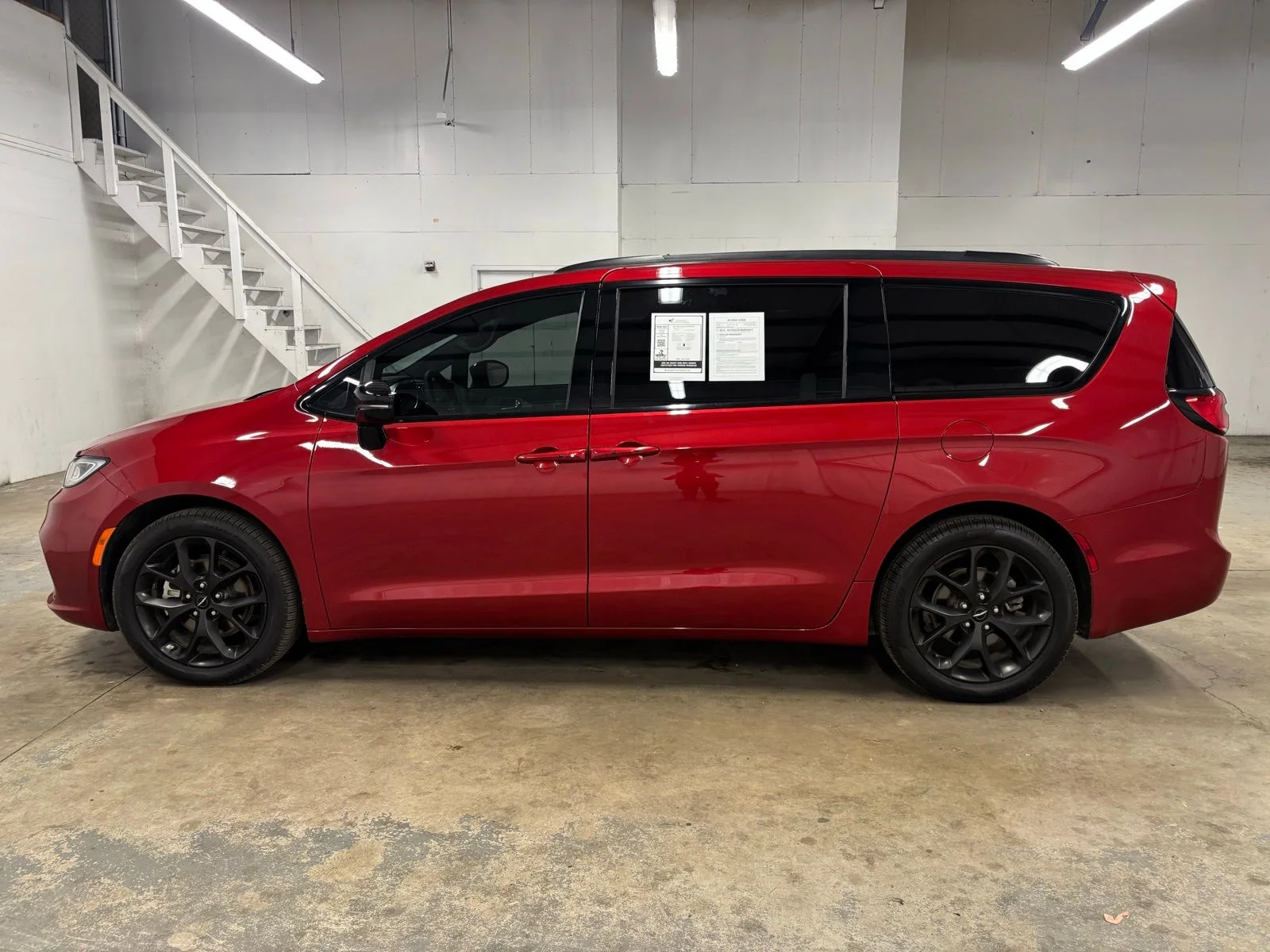 Used 2025 Red Chrysler Limited image 4