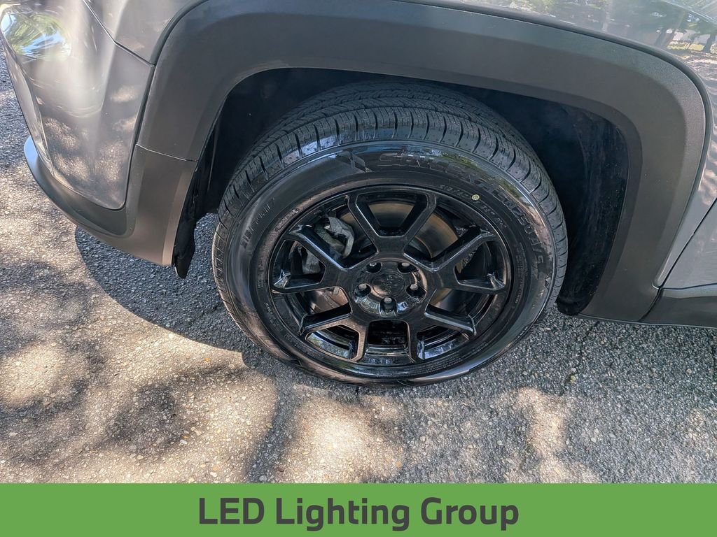 Used 2020 Gray Jeep Latitude image 11