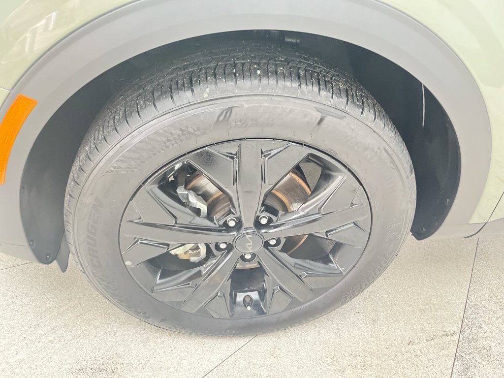 Used 2025 Green Kia X-Line image 10