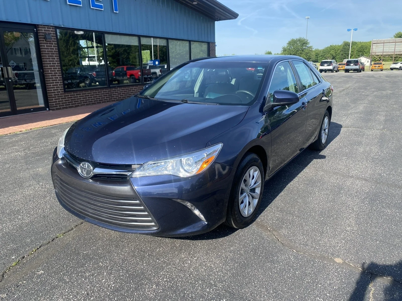 Used 2015 Toyota Camry LE with VIN 4T4BF1FK8FR506944 for sale in Conneaut, OH