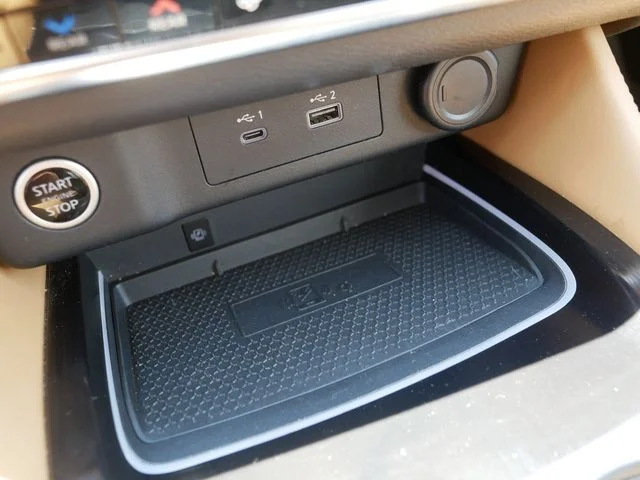 Used 2021 Gold Nissan Platinum image 34