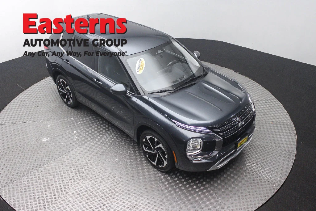Used 2024 Gray Mitsubishi SE image 3