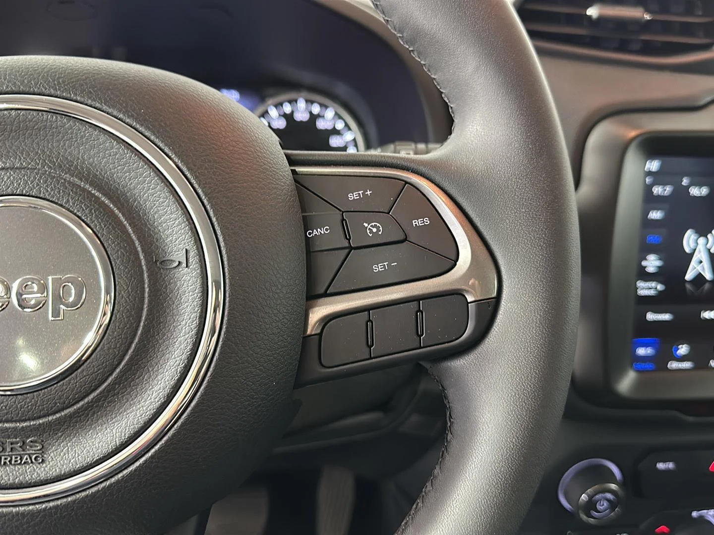 Used 2022 Sting-Gray Clearcoat Jeep Latitude image 19