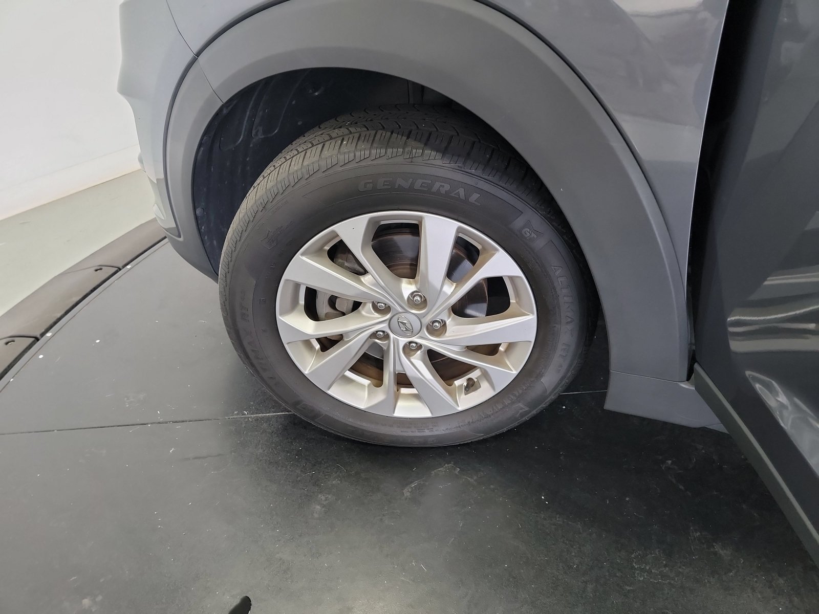 Used 2019 Coliseum Gray Hyundai SE image 28