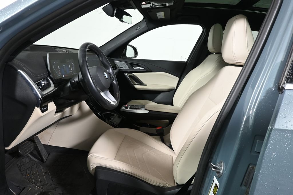 Used 2024 Green Metallic BMW xDrive28i image 3