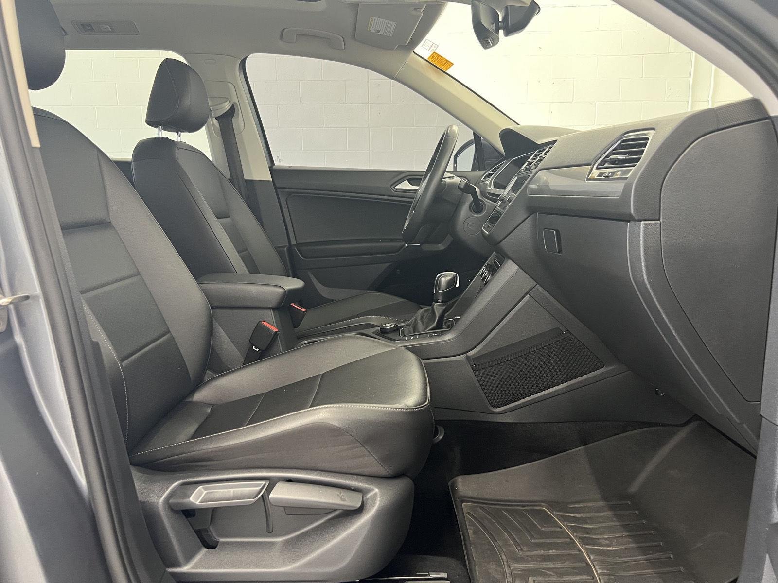 Used 2020 Platinum Gray Metallic Volkswagen SEL image 28